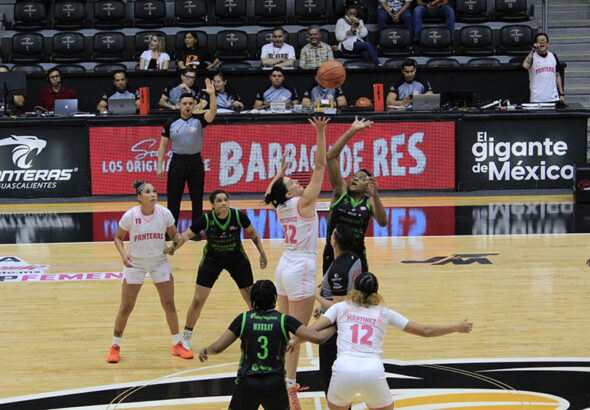 Saque inicial Panteras vs Santas